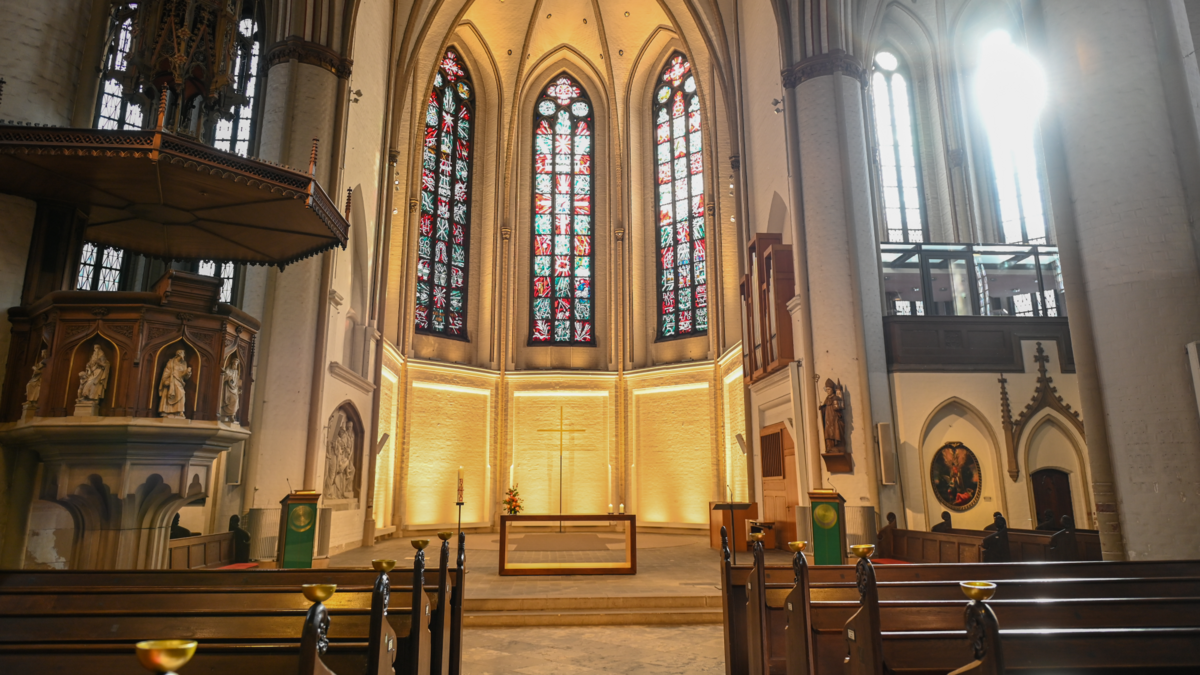 Altarraum von St. Petri, festlich beleuchtet